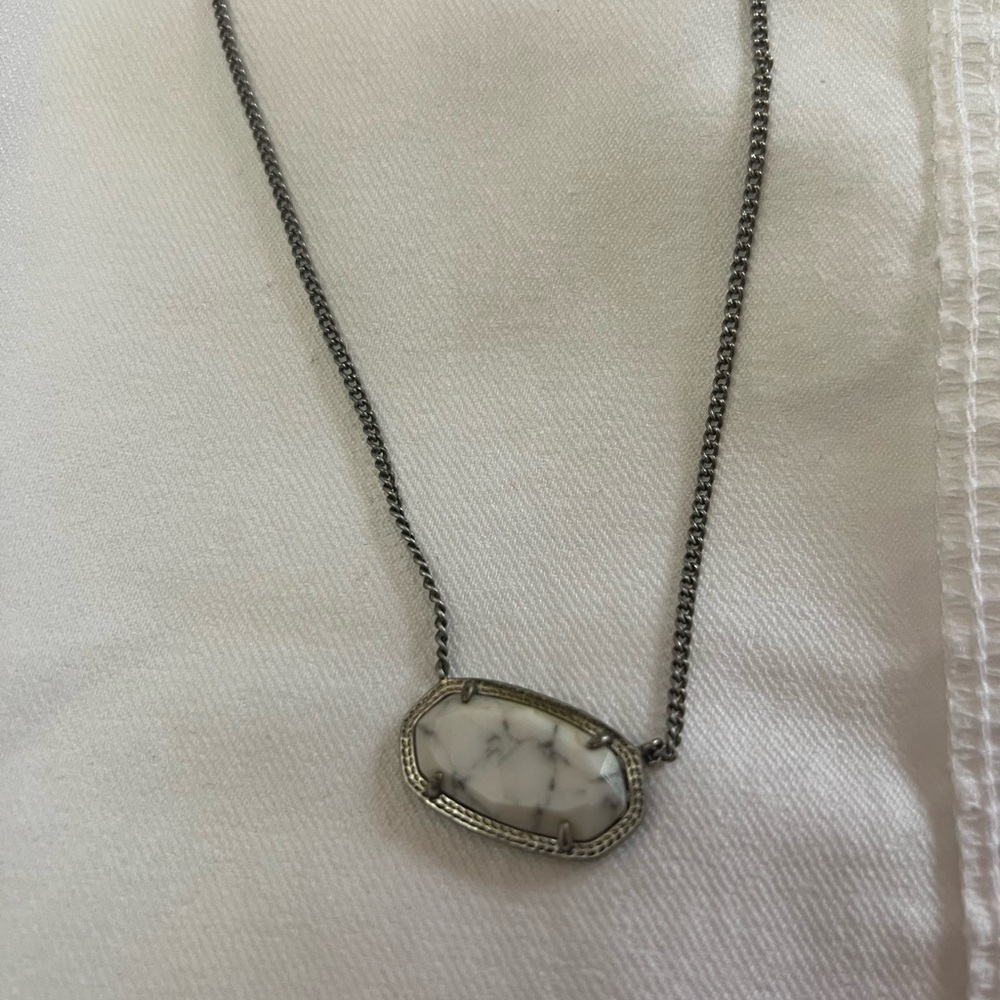 Kendra Scott necklace